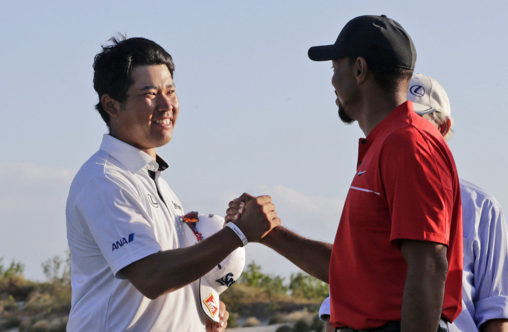 Hideki Matsuyama, left, of Japan, shakes hands with Tiger Woods, right, after winning the Hero World Challenge golf tournament in Nassau, Bahamas. (AP Photo/Lynne Sladky)
